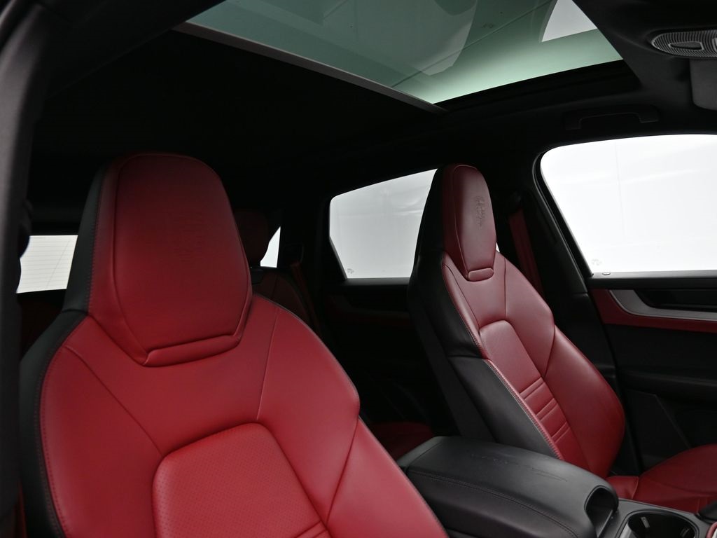 2024 Porsche Cayenne S photo 22