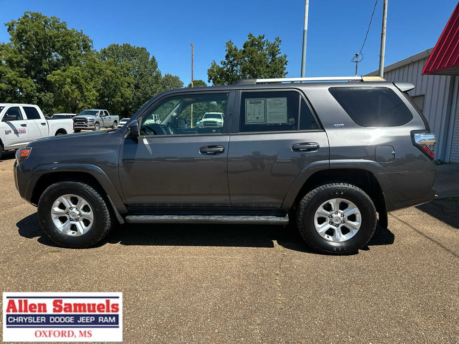 2019 Toyota 4Runner SR5 photo 8