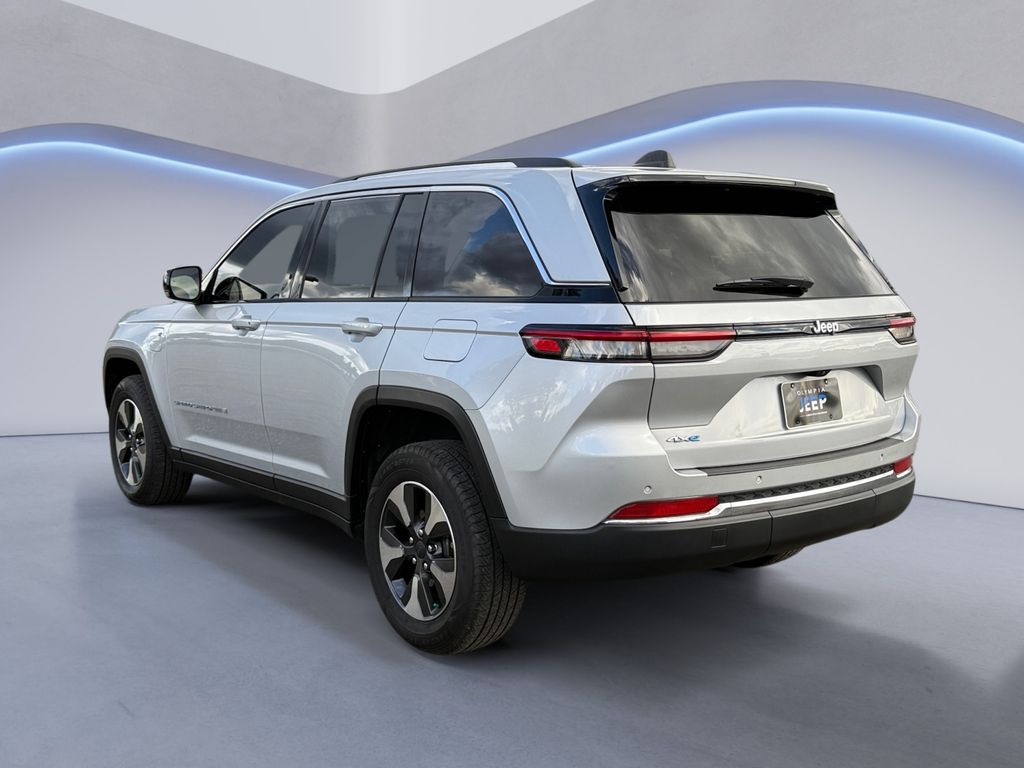 2023 Jeep Cherokee Base photo 3