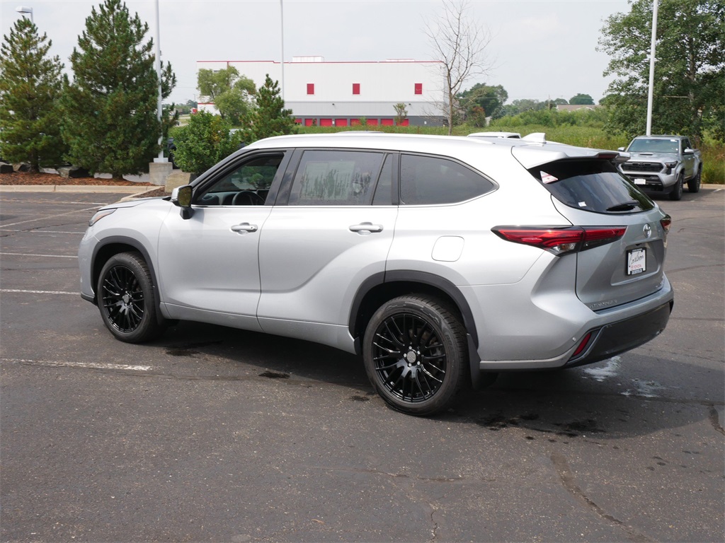 2022 Toyota Highlander Limited photo 4