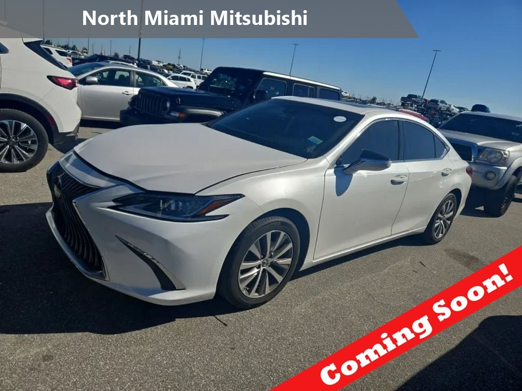 2020 Lexus ES 350's photo