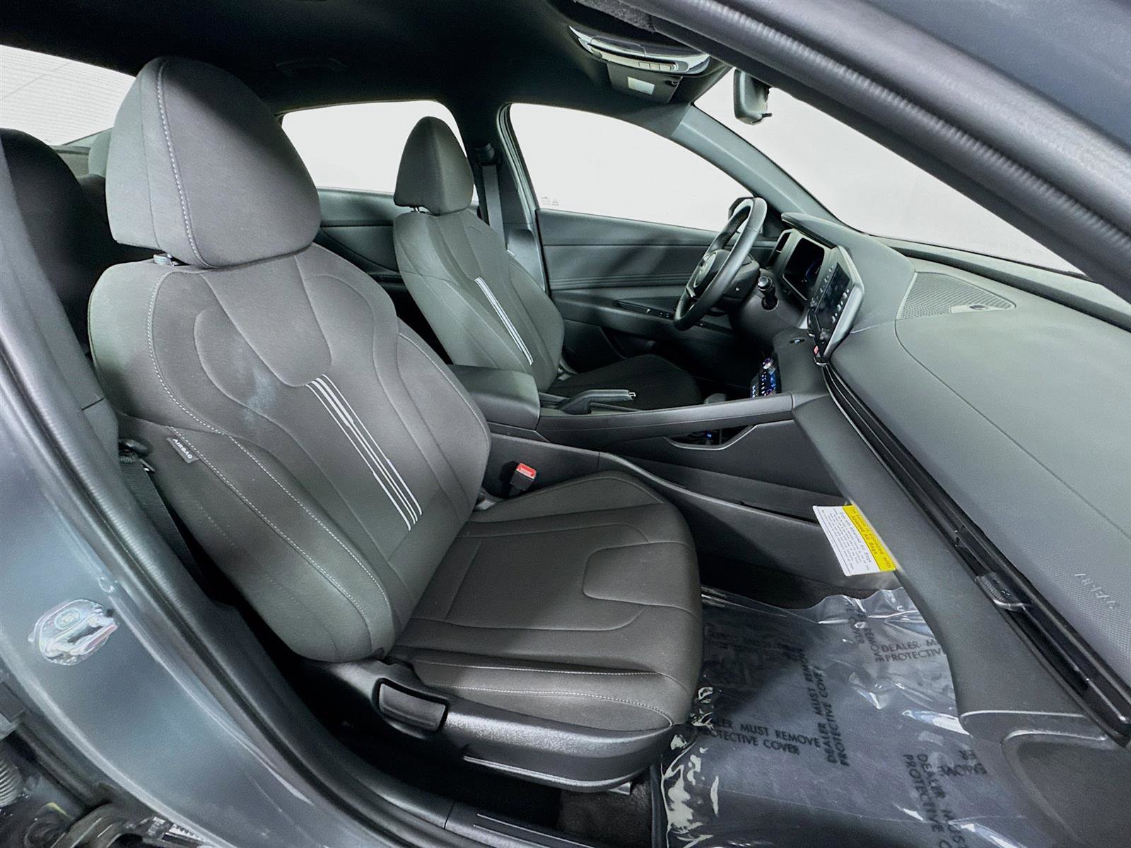 2025 Hyundai Elantra SEL Sport photo 25