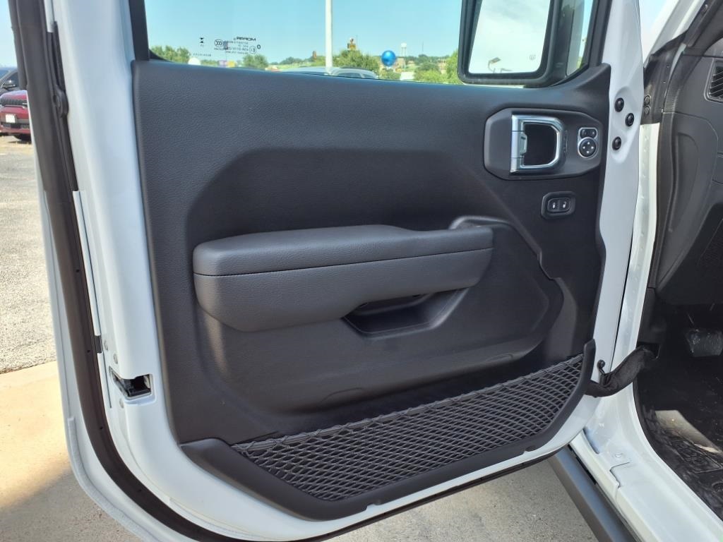 2025 Jeep Wrangler Rubicon photo 8