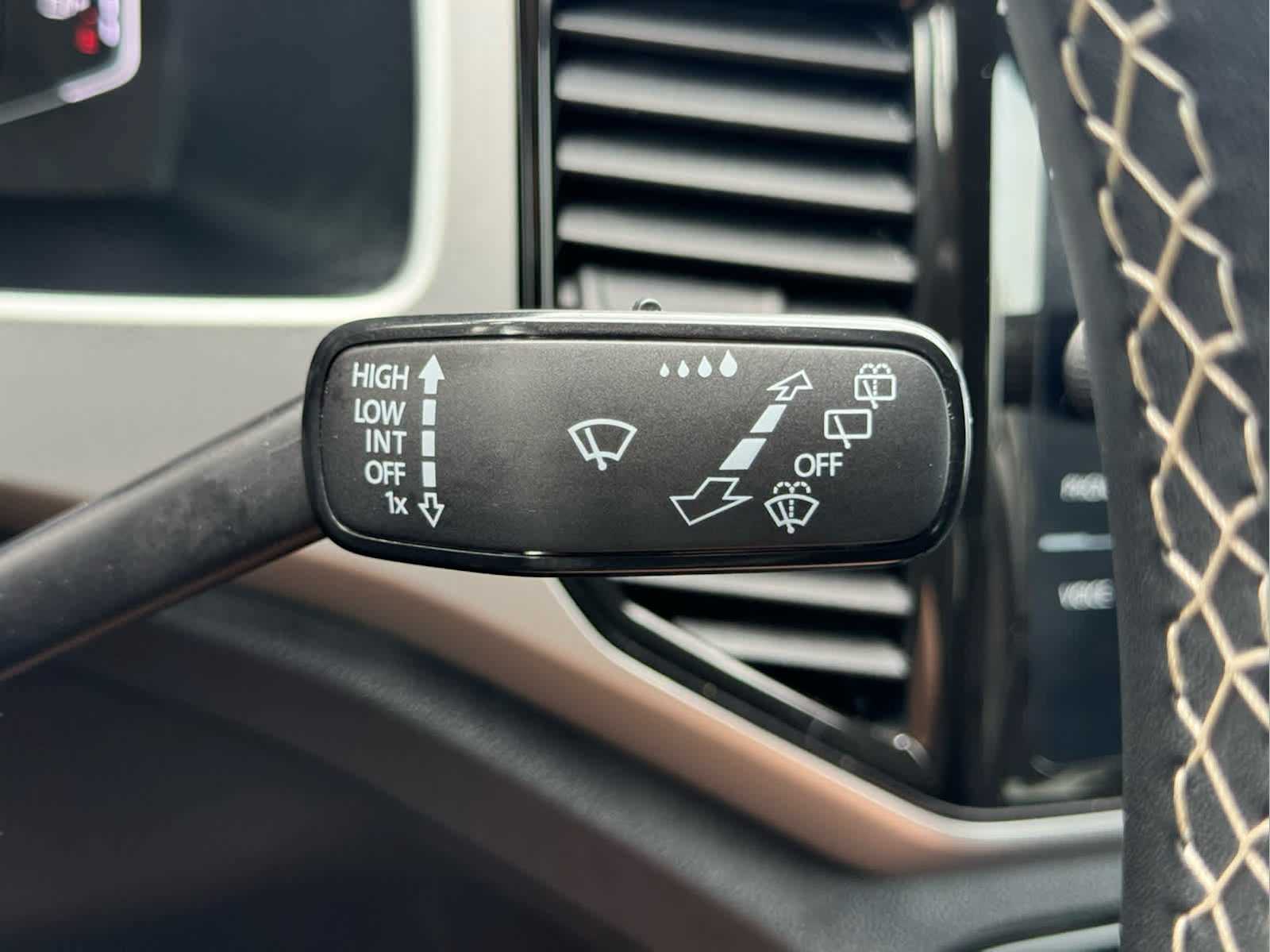 2023 Volkswagen Atlas Cross Sport V6 SE Technology photo 16