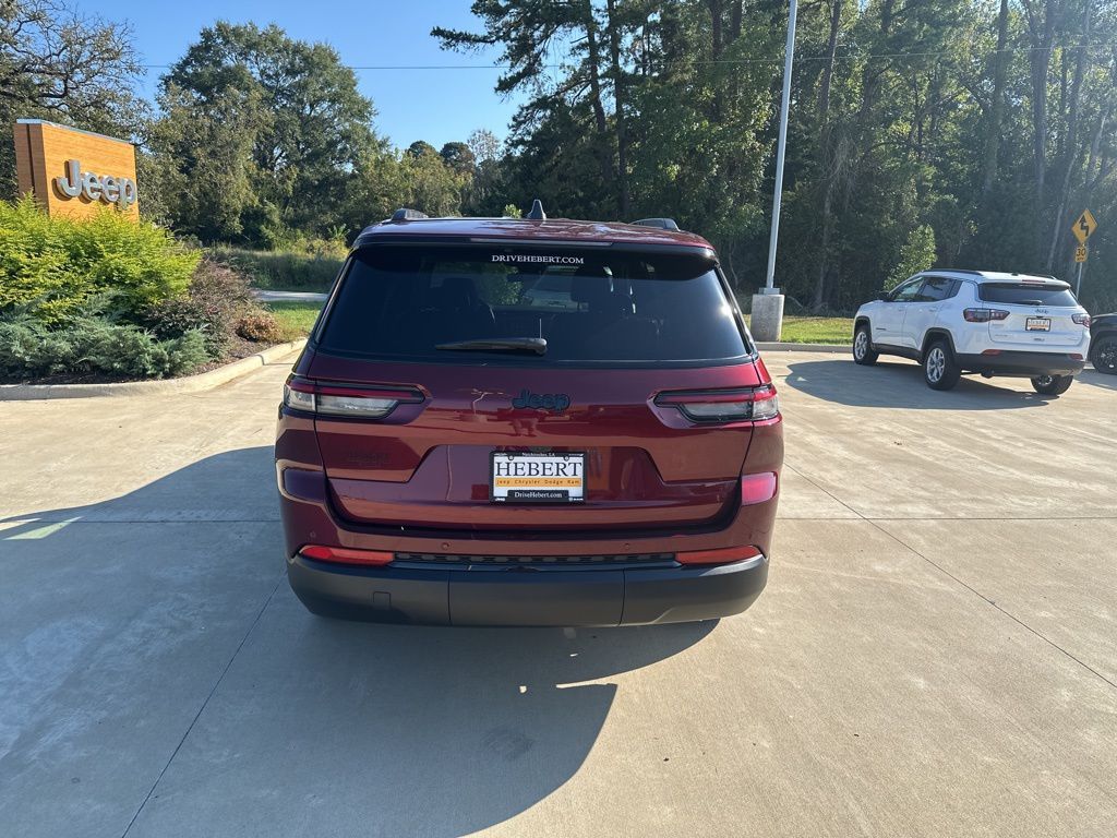 2025 Jeep Grand Cherokee Altitude photo 3