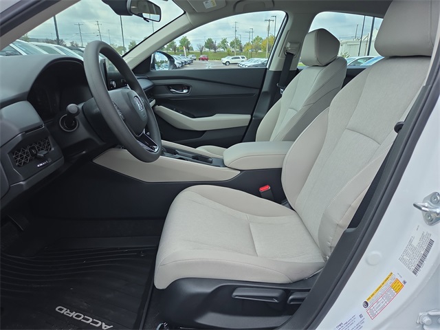 2025 Honda Accord LX photo 4