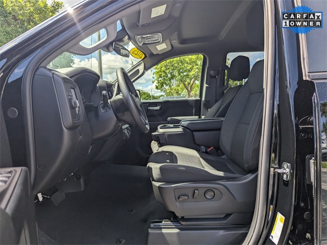 2025 Chevrolet Silverado 1500 Custom photo 2