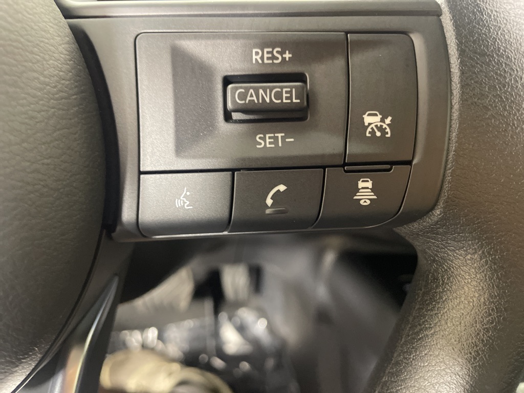 2025 Nissan Kicks SV photo 25