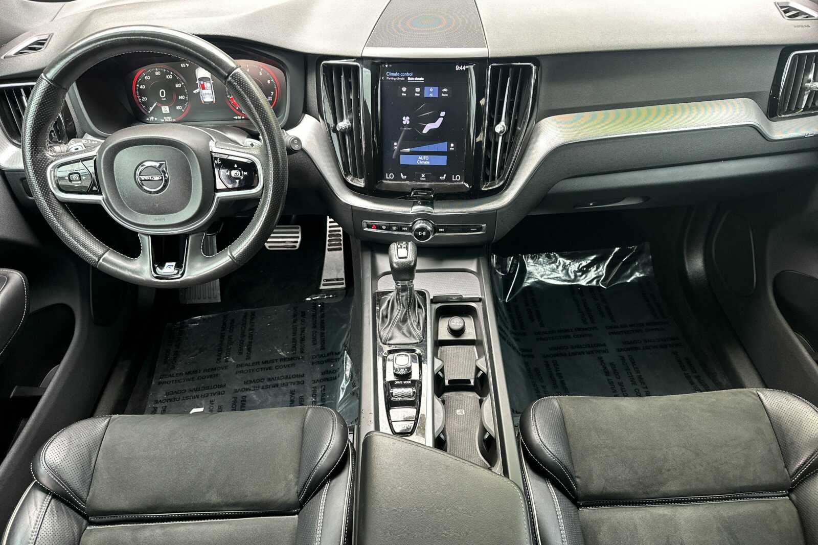 2018 Volvo XC60 T6 R-Design photo 13