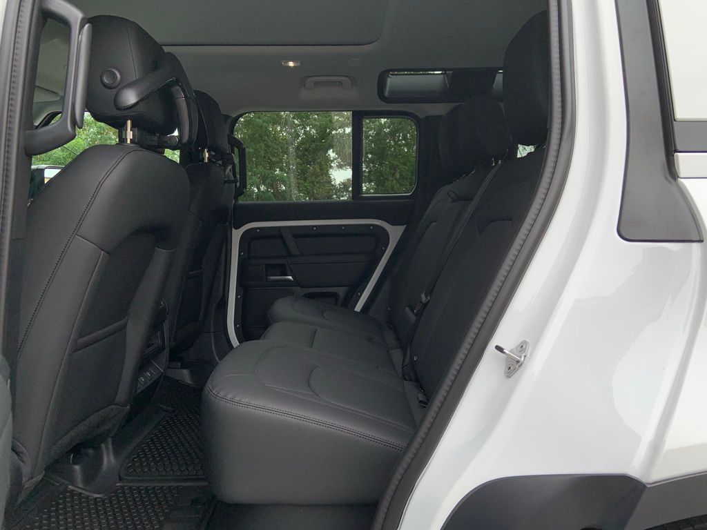 2025 Land Rover Defender 110 S photo 16