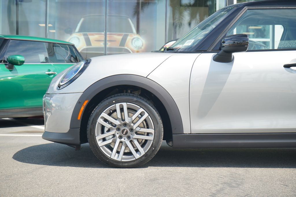 2026 Mini Cooper 4 Door Hardtop Signature photo 2