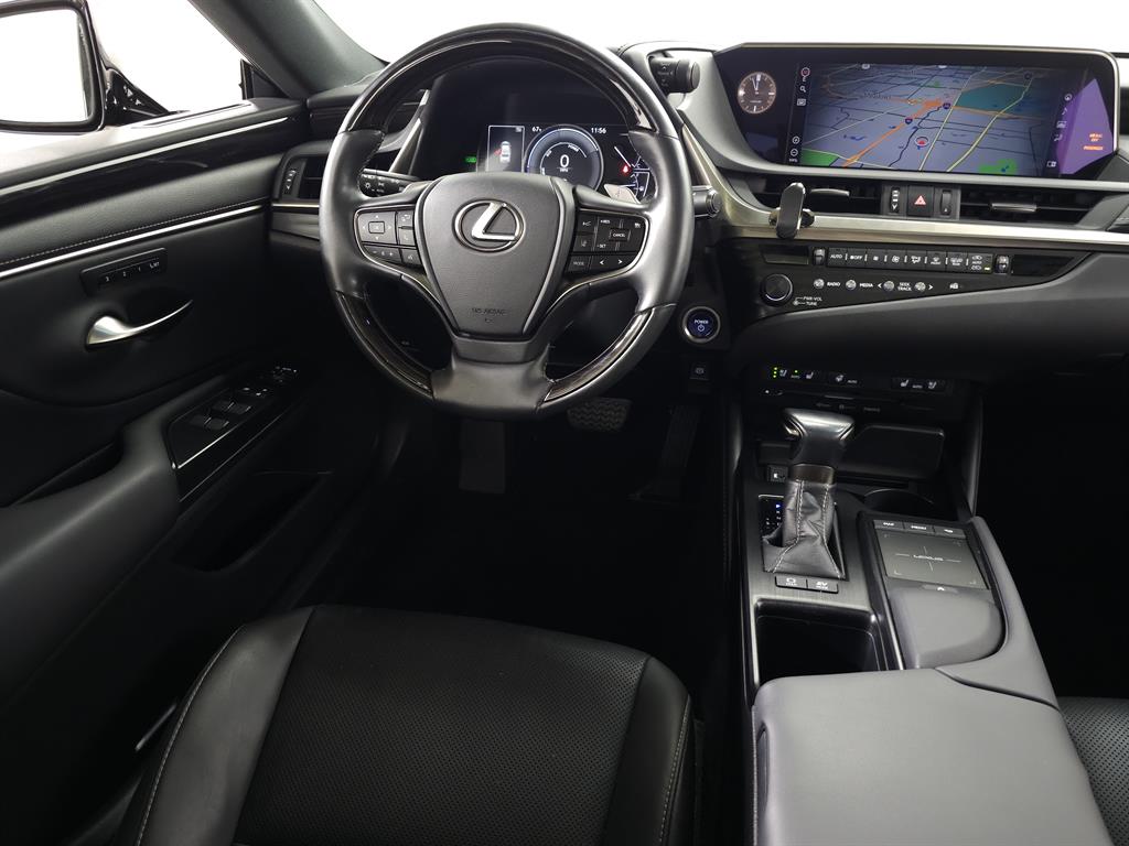 2020 Lexus ES 300h photo 16
