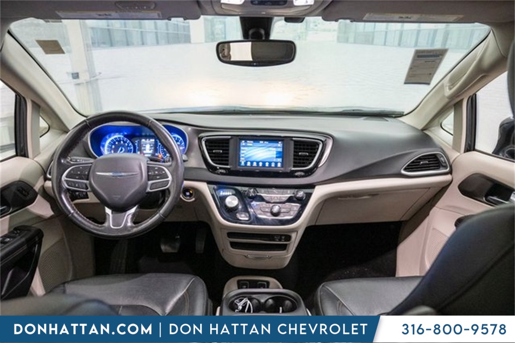 2020 Chrysler Pacifica Touring L photo 3
