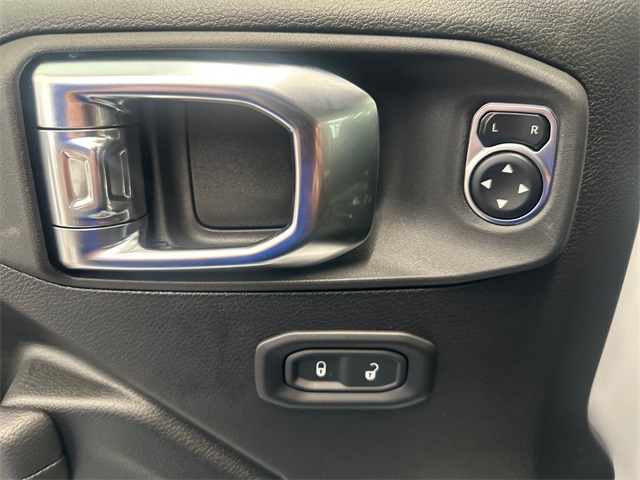 2025 Jeep Wrangler Rubicon photo 21