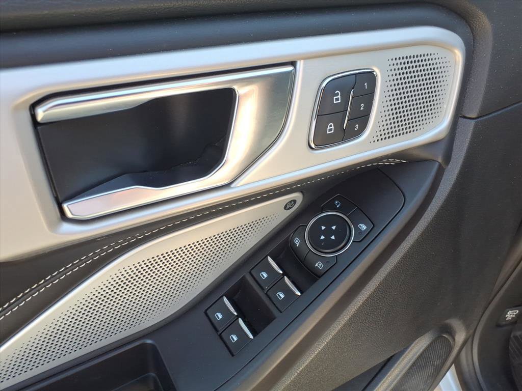 2020 Ford Explorer ST photo 19
