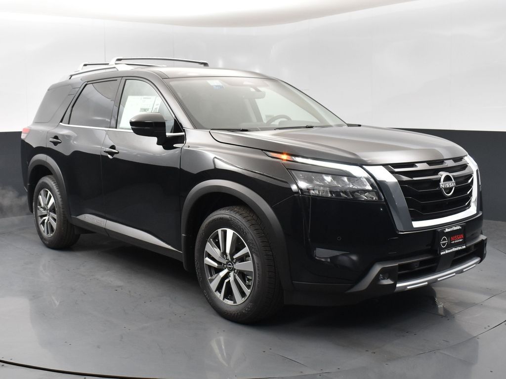 2025 Nissan Pathfinder SL's photo