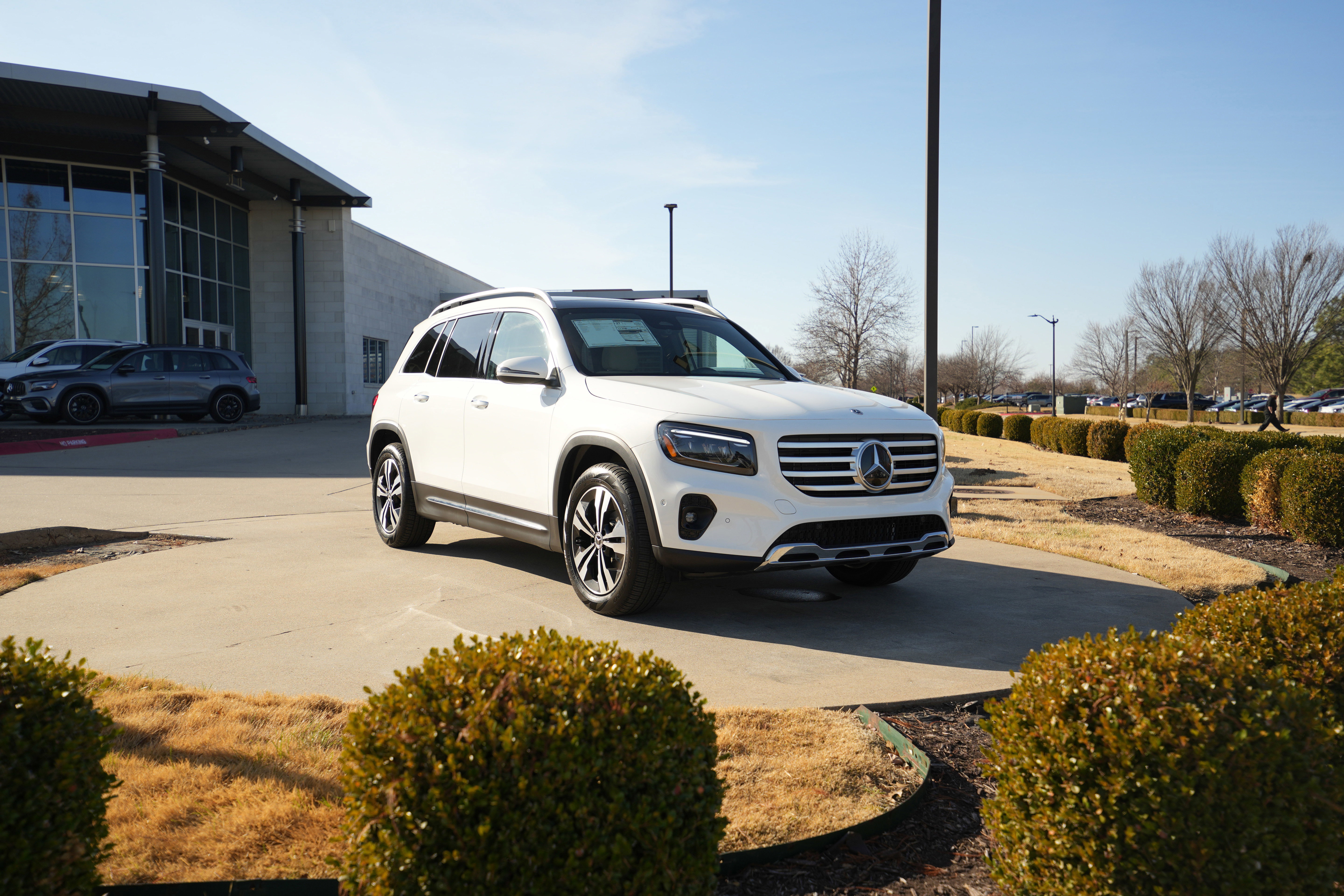 2025 Mercedes-Benz GLB Base's photo