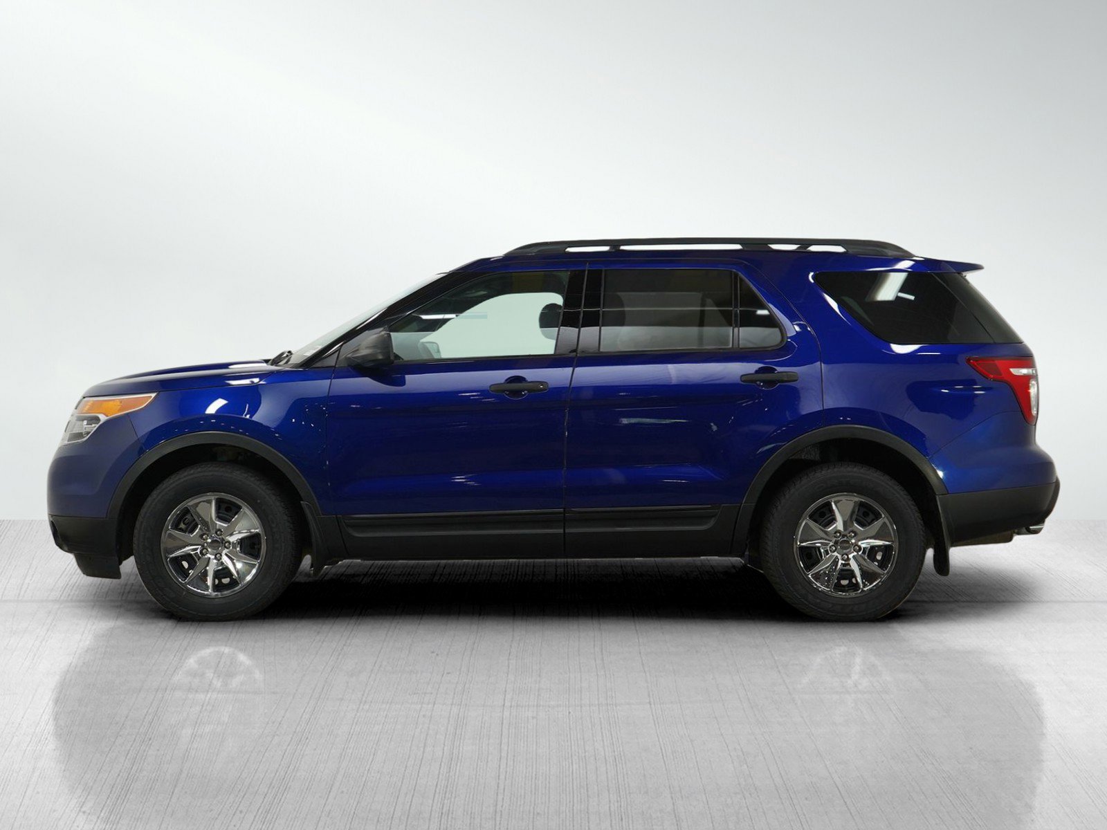 2013 Ford Explorer Base photo 2
