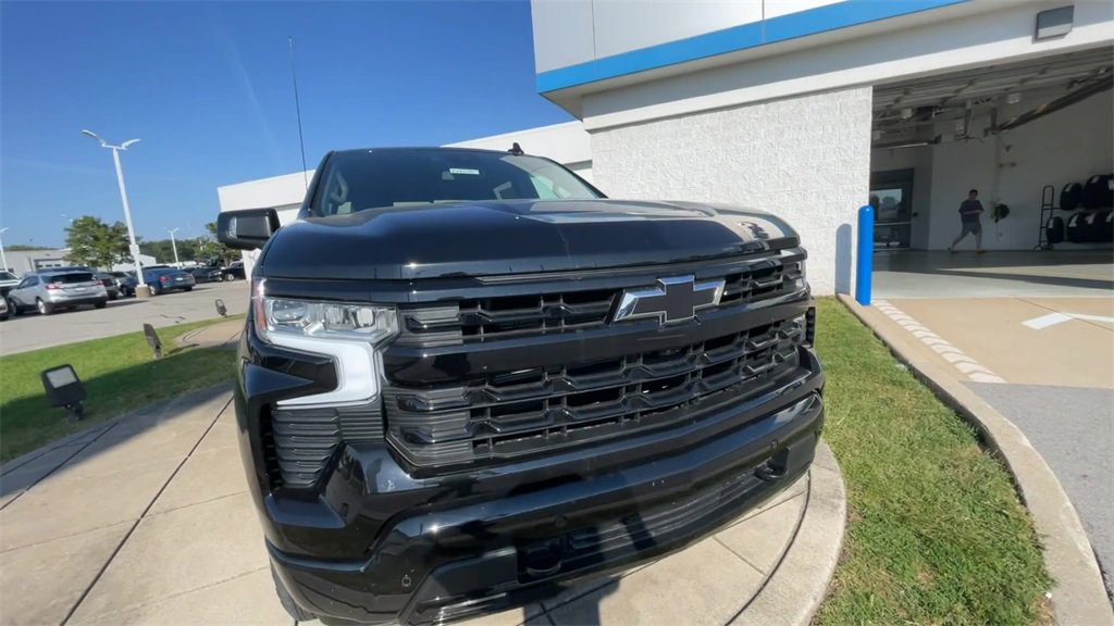 2026 Chevrolet Silverado 1500 RST photo 2