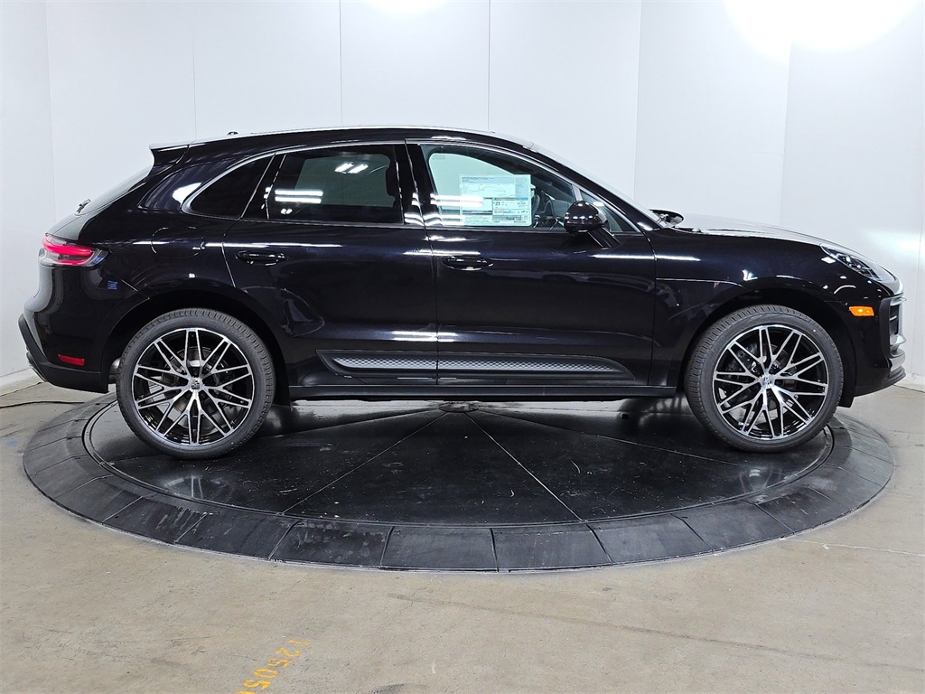 2026 Porsche Macan T photo 6