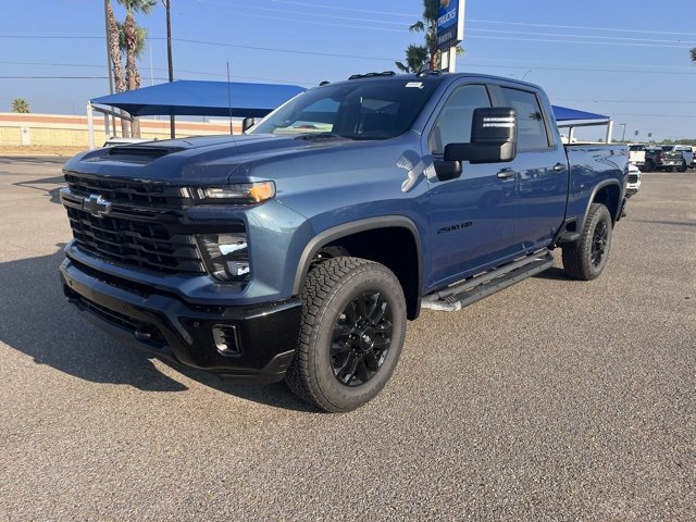 2025 Chevrolet Silverado 2500HD Custom photo 3