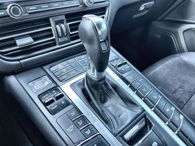 2021 Porsche Macan Base photo 16