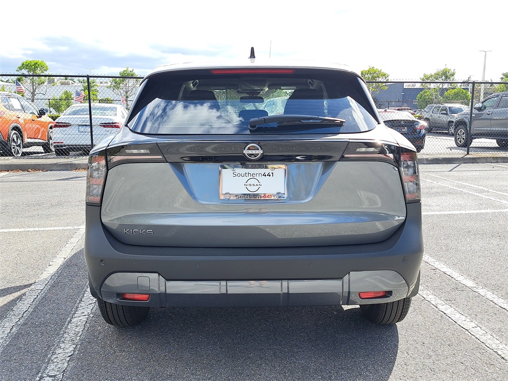 2026 Nissan Kicks S photo 3