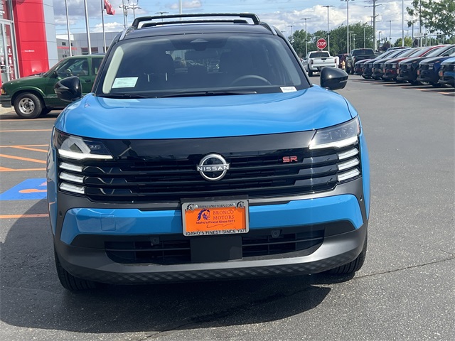 2025 Nissan Kicks SR photo 2