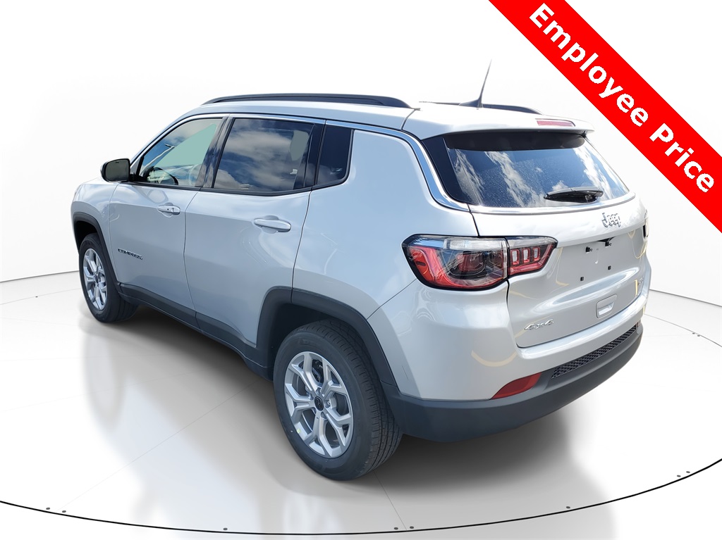 2025 Jeep Compass Latitude photo 3