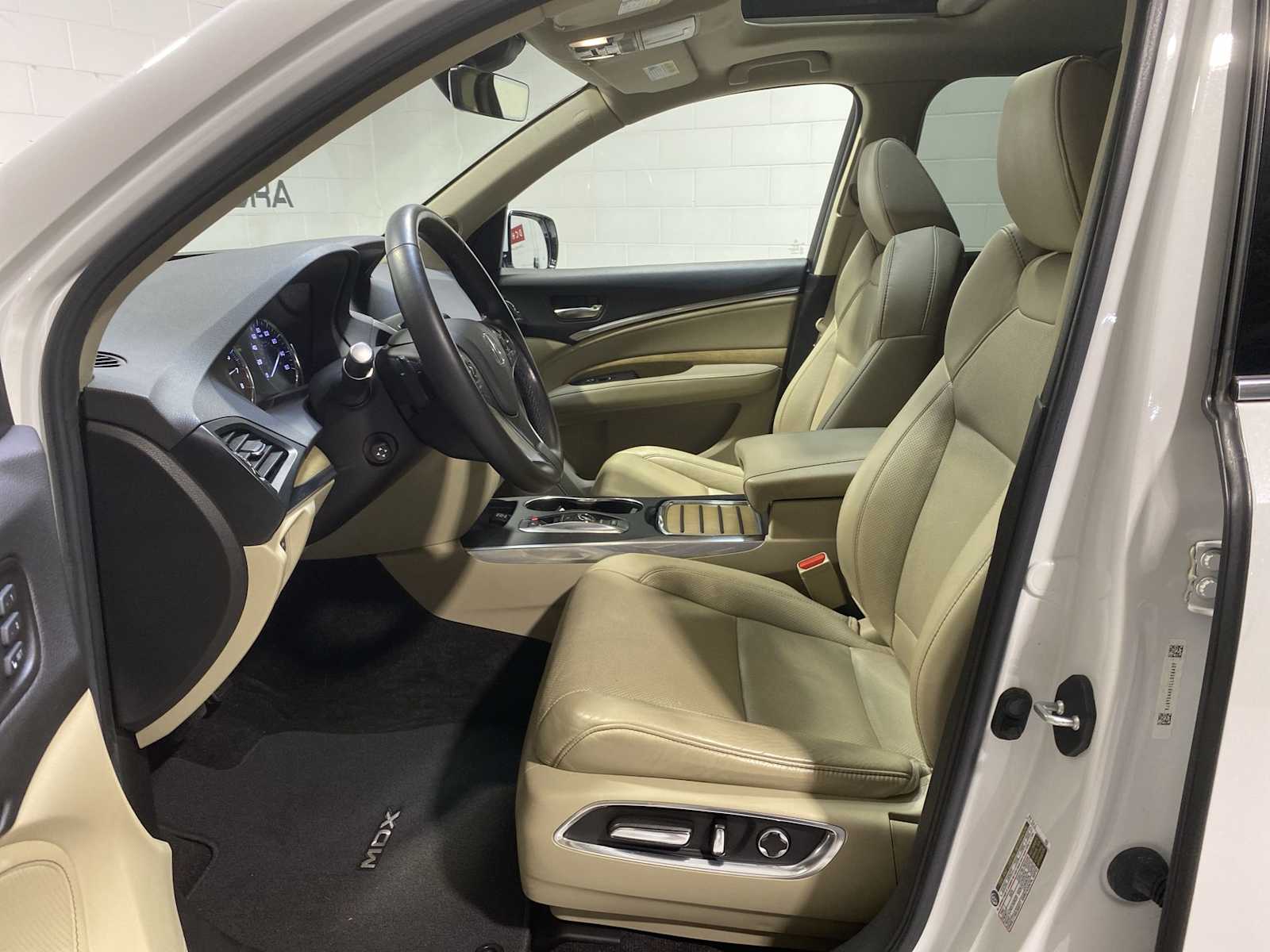 2020 Acura MDX Technology SH-AWD photo 2