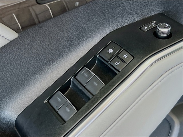 2025 Toyota Highlander Limited photo 17