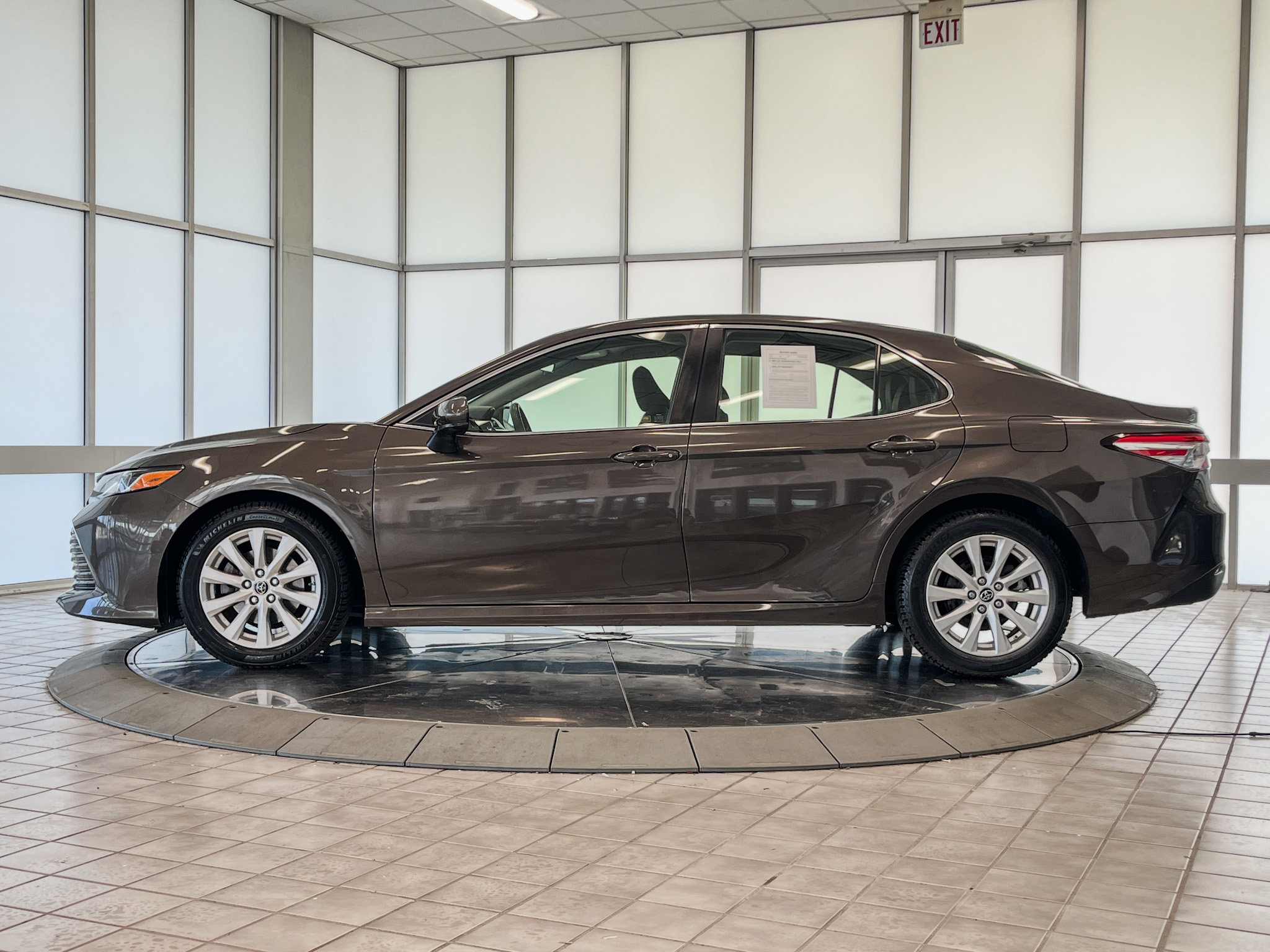 2018 Toyota Camry LE photo 3