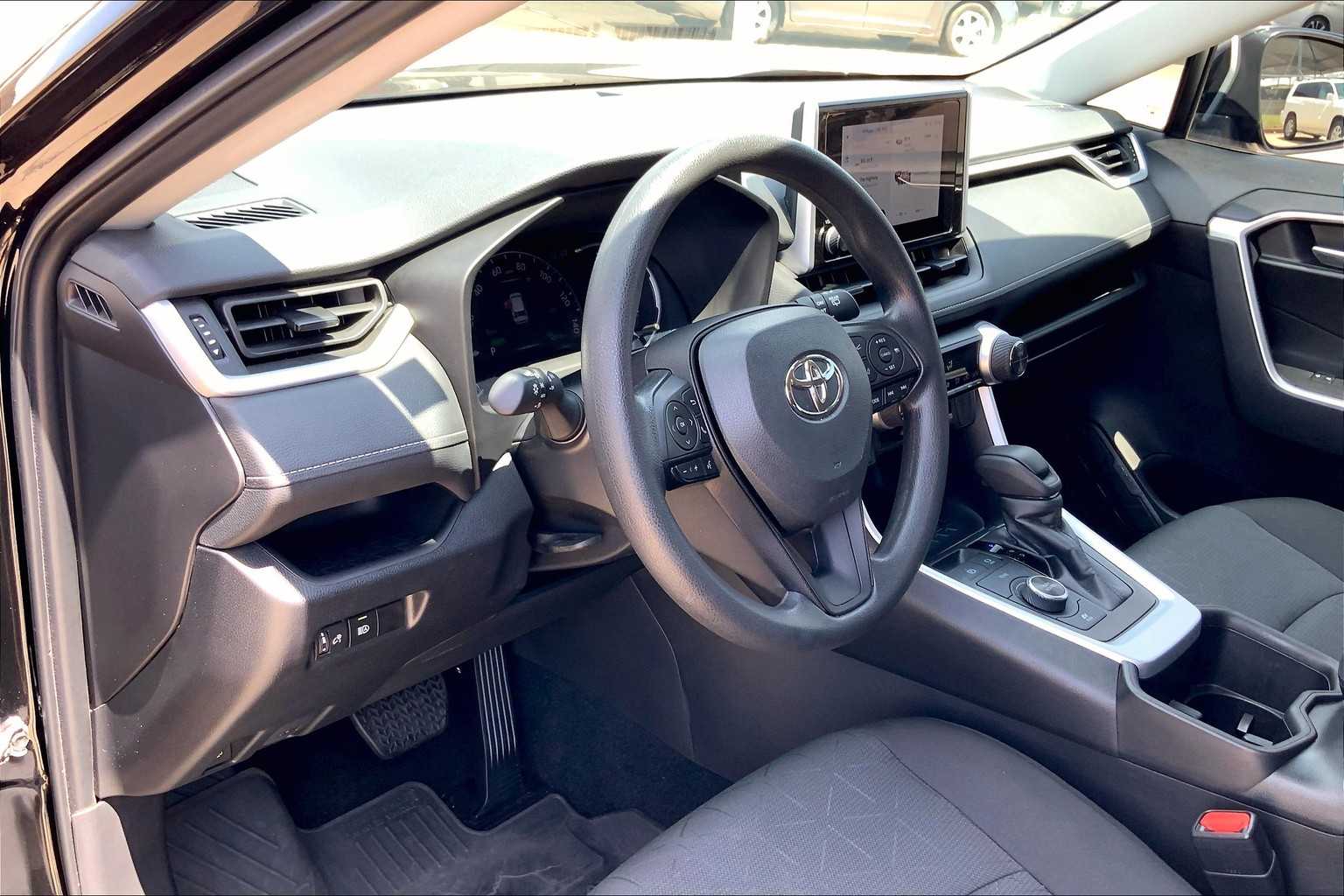 2024 Toyota RAV4 Hybrid photo 13