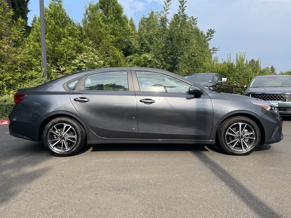 2023 Kia Forte LXS photo 3