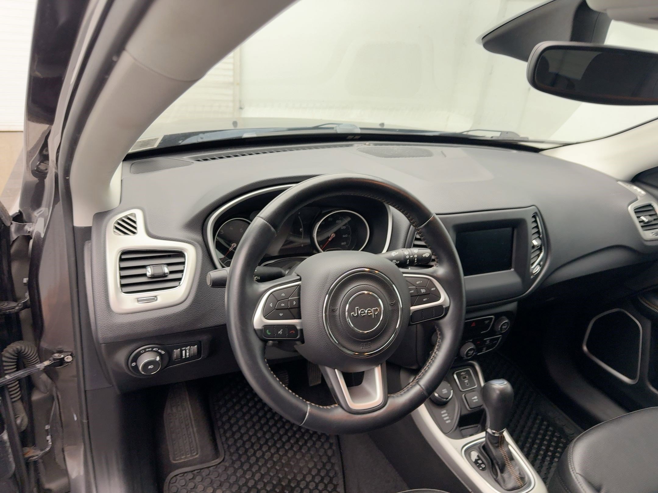 2020 Jeep Compass Latitude photo 4