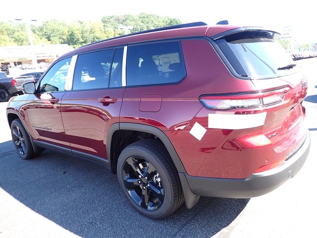 2025 Jeep Grand Cherokee Altitude photo 3