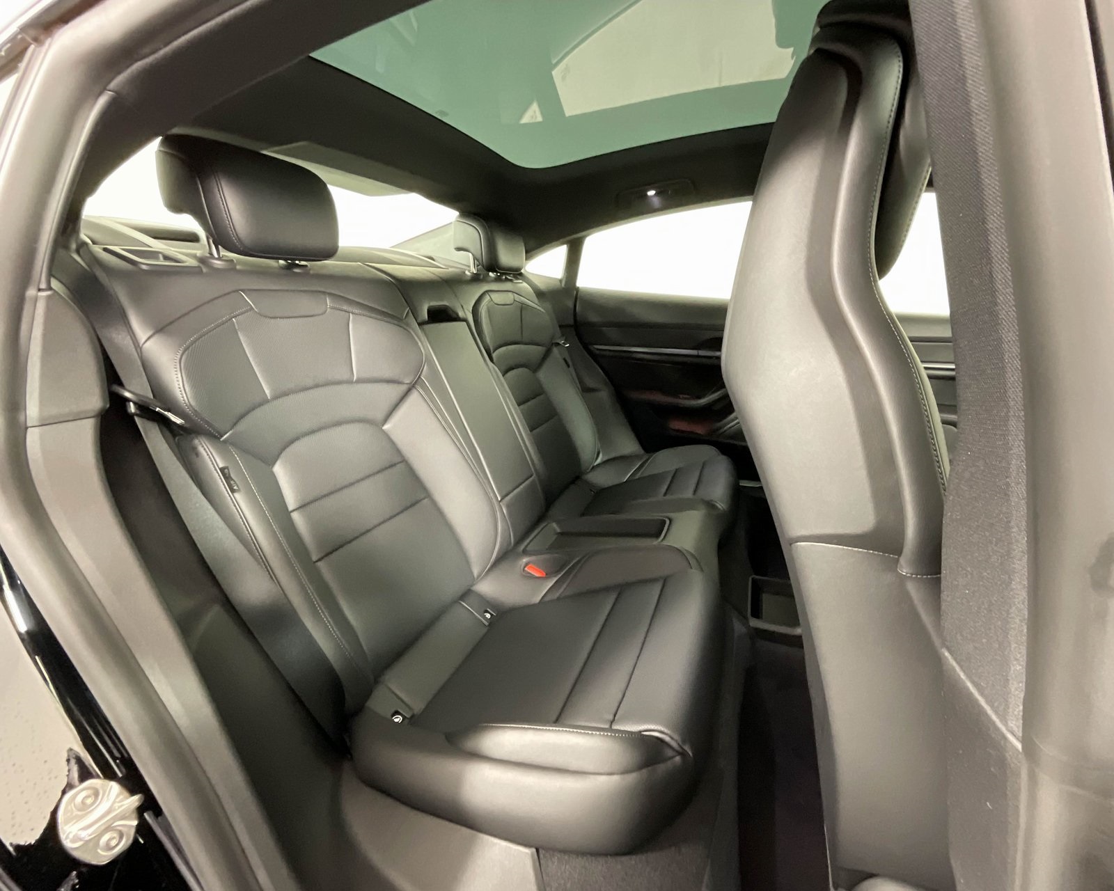 2025 Porsche Taycan photo 23