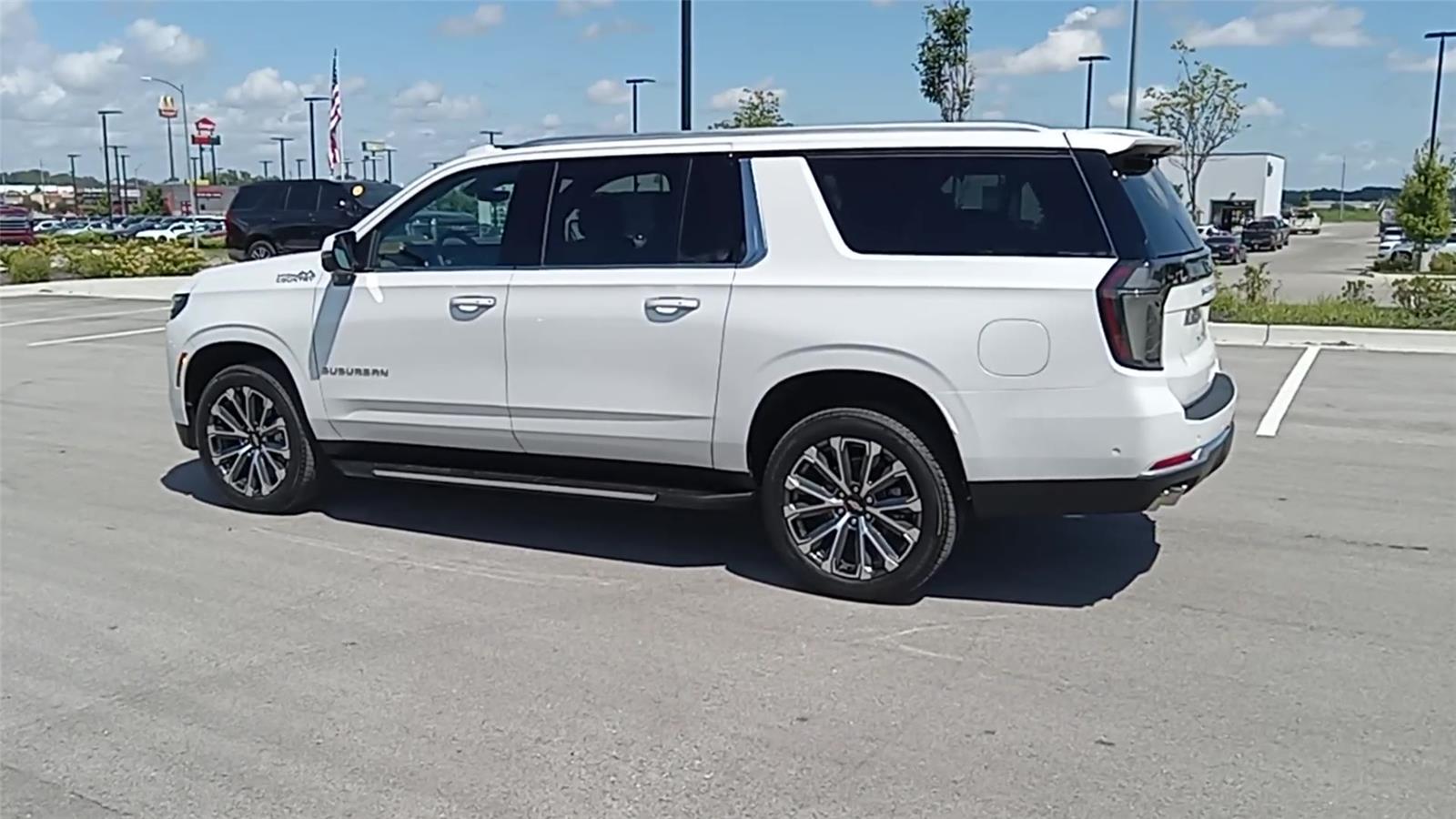 2025 Chevrolet Suburban High Country photo 6