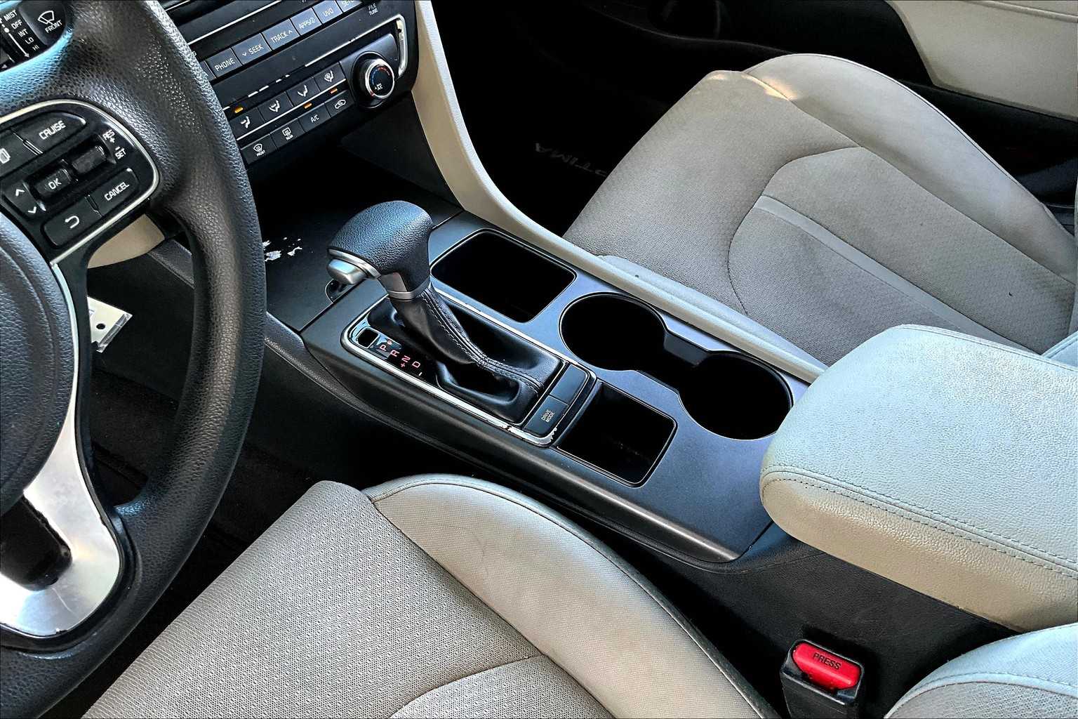 2017 Kia Optima LX photo 16
