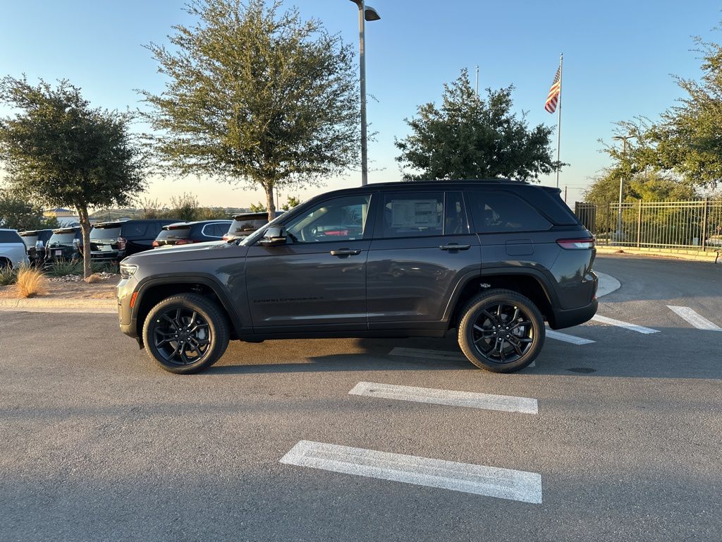 2025 Jeep Grand Cherokee Limited photo 3