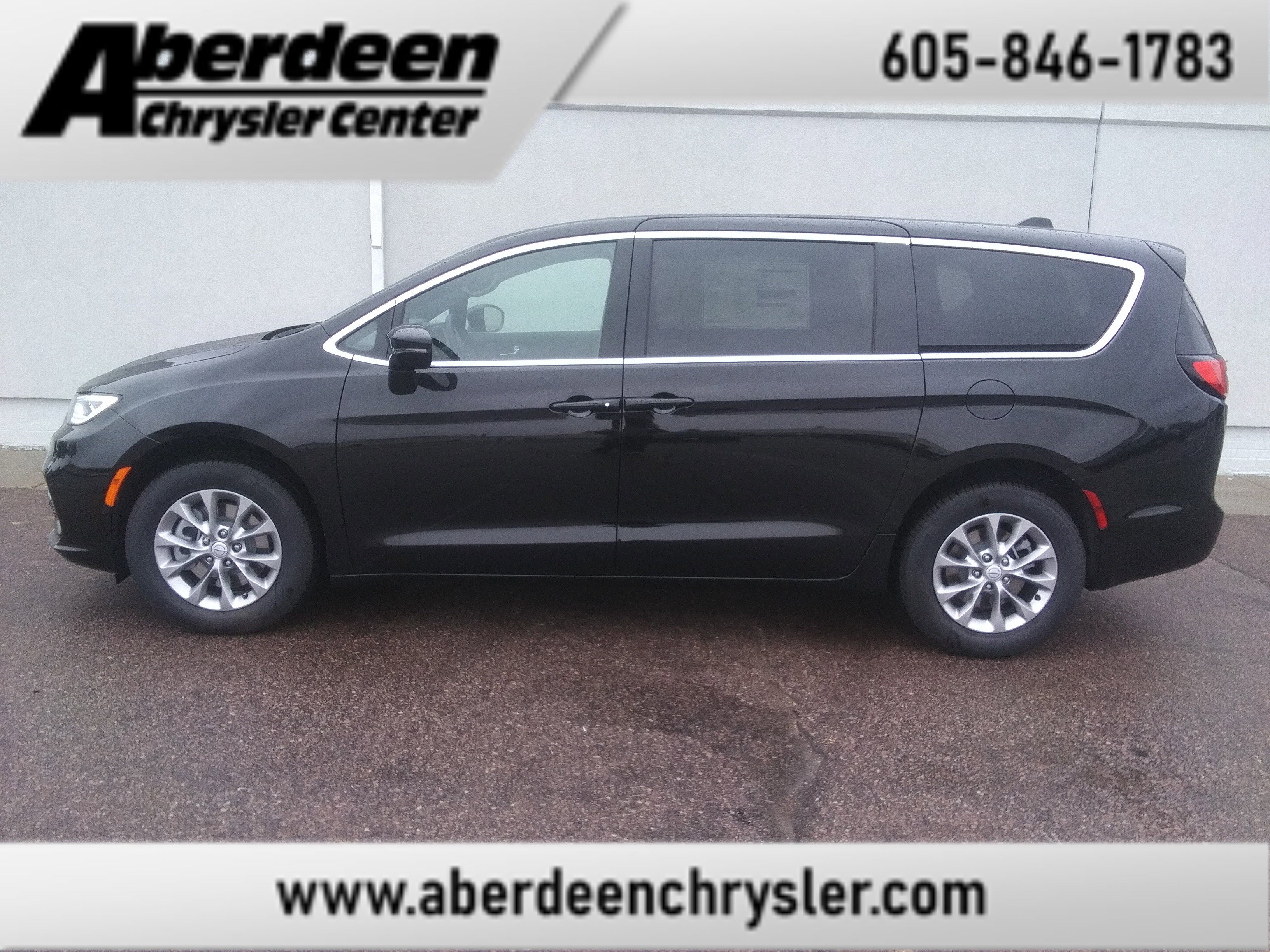 2026 Chrysler Pacifica Select's photo