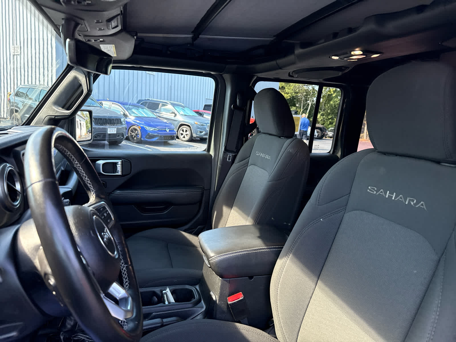 2023 Jeep Wrangler Sahara photo 19