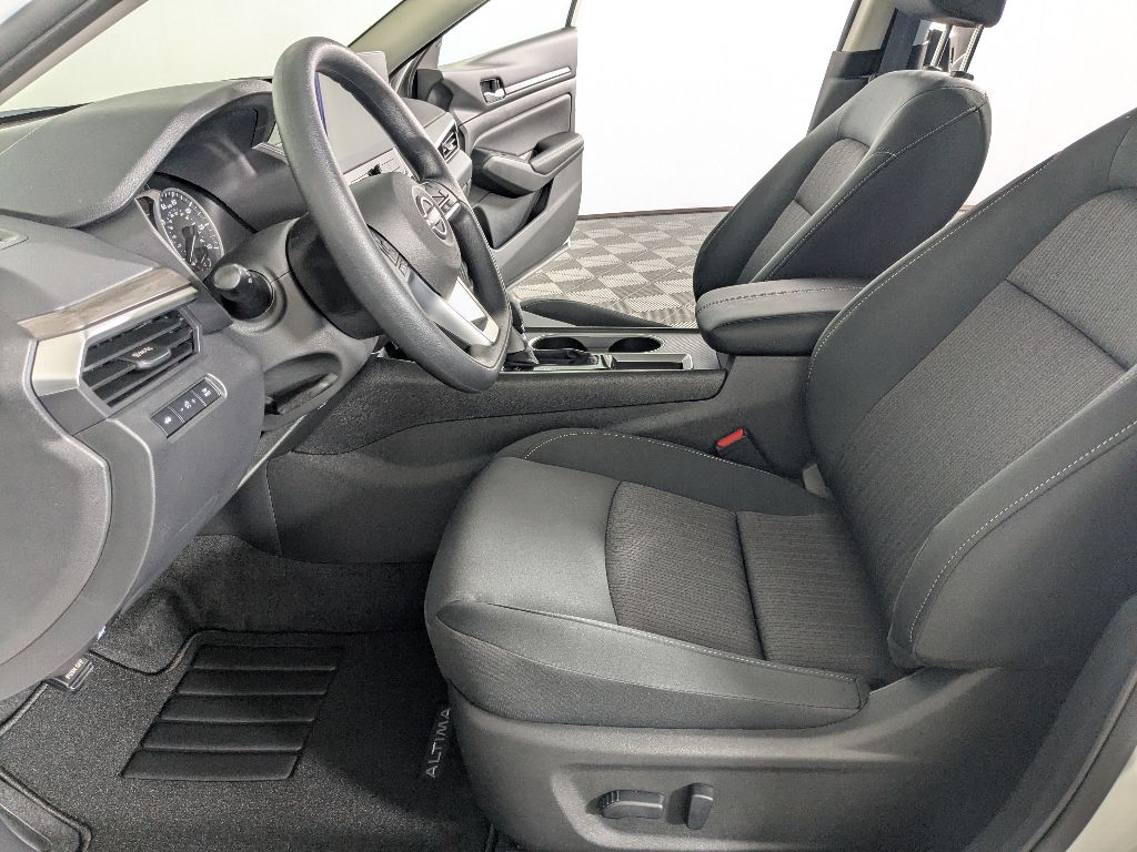 2025 Nissan Altima SV Special Edition photo 8