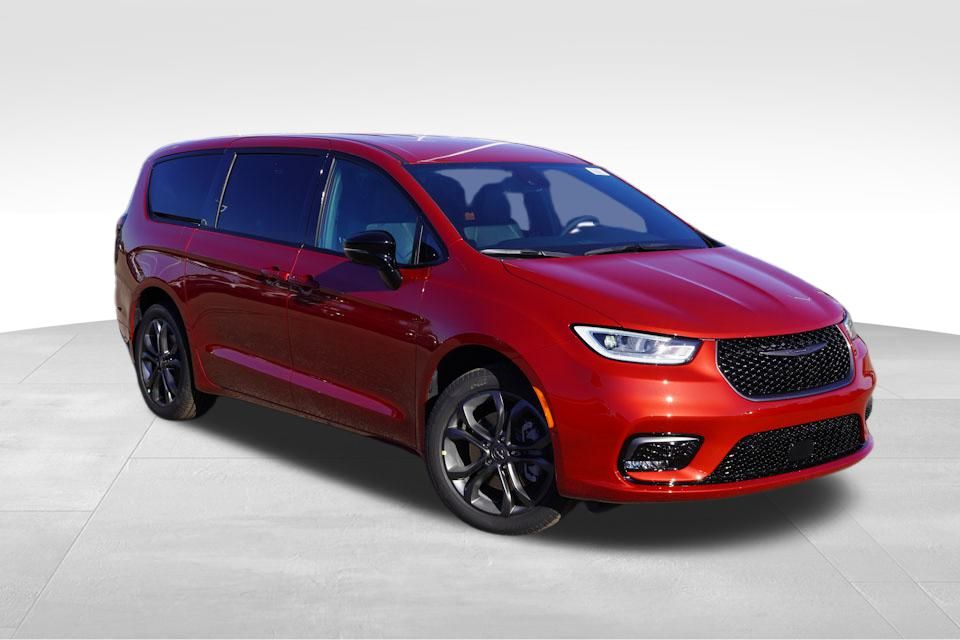 2026 Chrysler Pacifica Select's photo