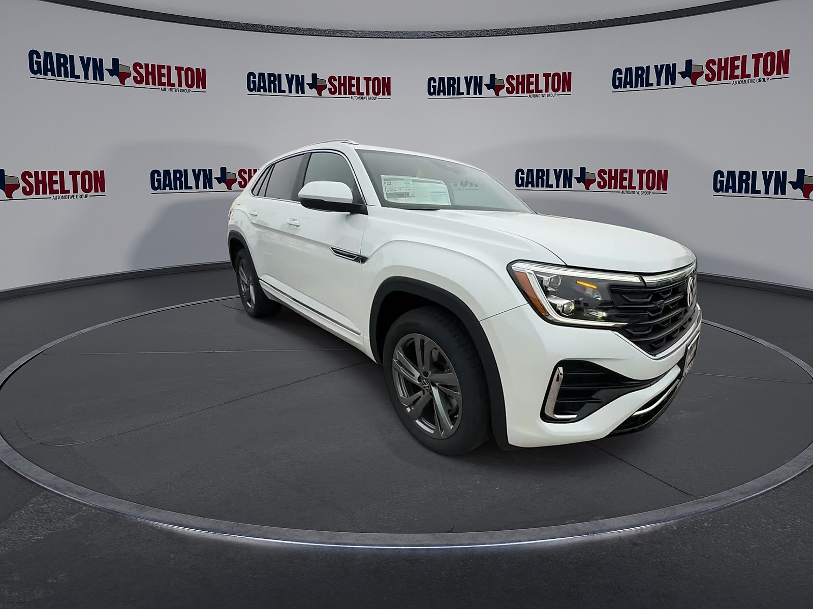 2024 Volkswagen Atlas Cross Sport SEL R-Line photo 2