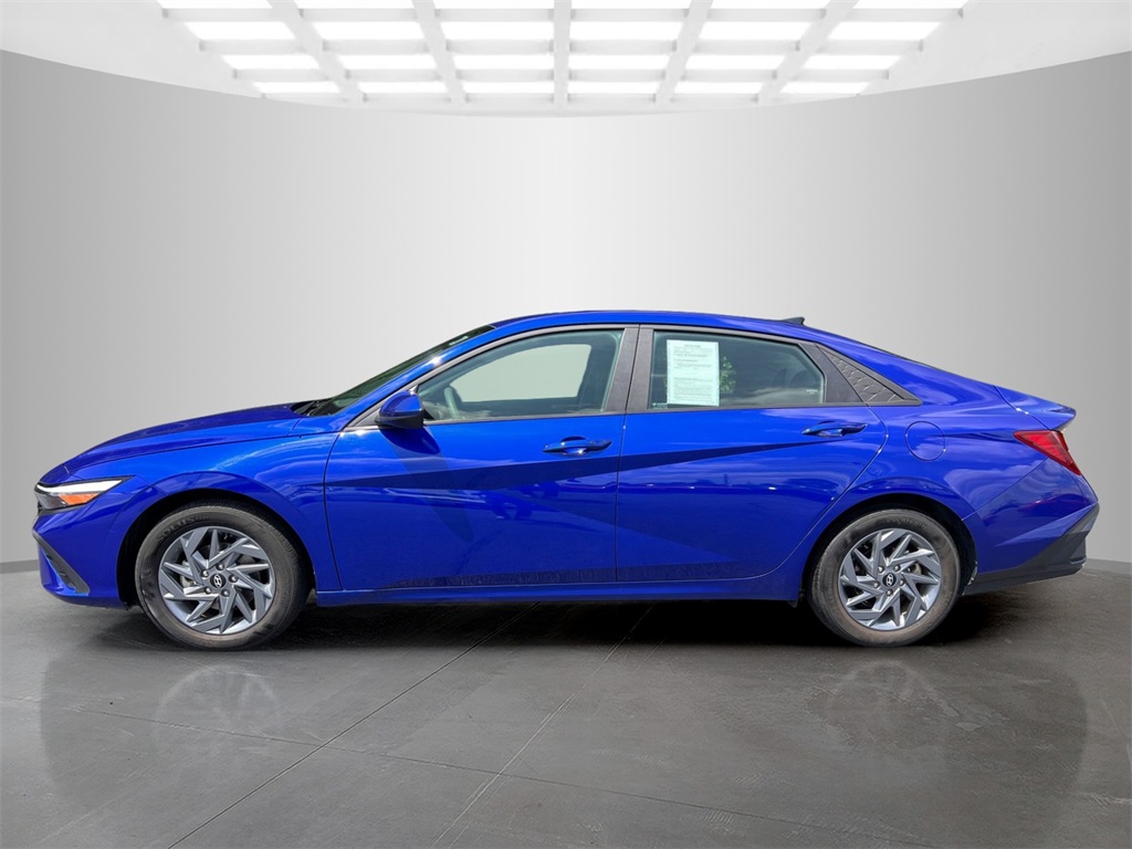 2024 Hyundai Elantra SEL photo 3
