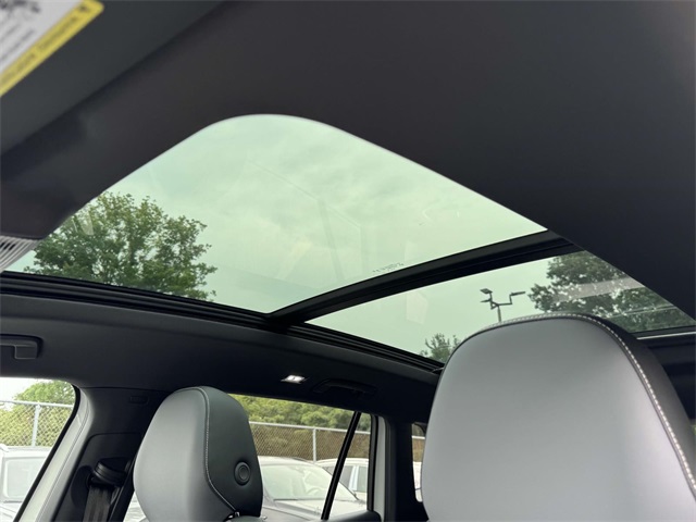 2025 Volkswagen Tiguan SE R-Line Black photo 4