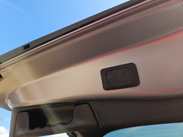 2024 Toyota RAV4 XLE Premium photo 12