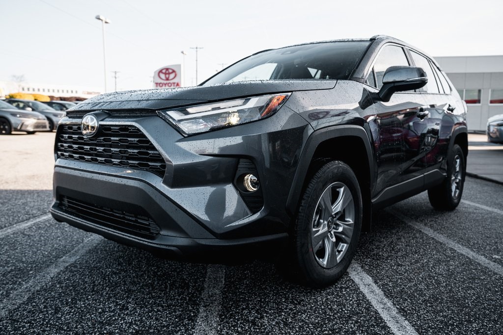 2025 Toyota RAV4 XLE photo 3