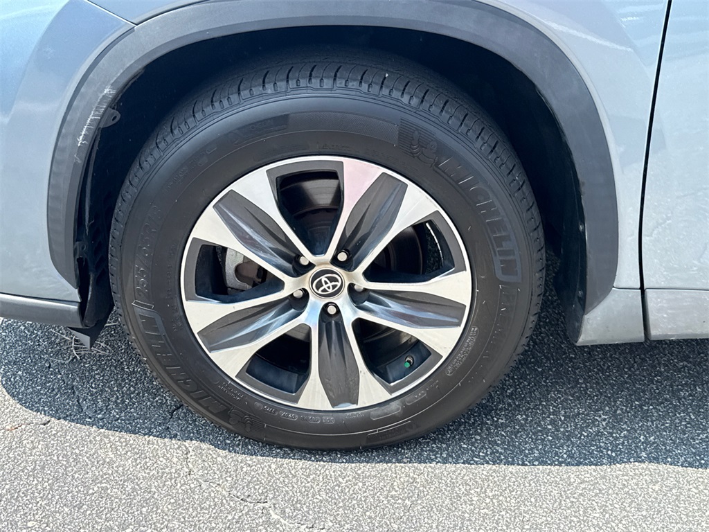 2021 Toyota Highlander XLE photo 11